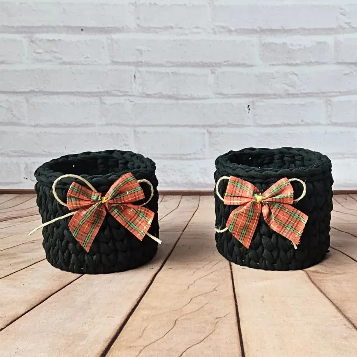Kit Porta Panetone de Crochê Preto com laço Vermelho
